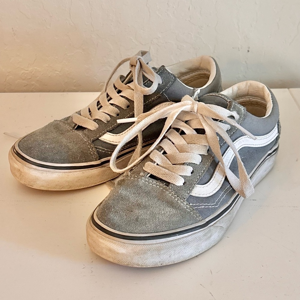 Vans Old Skool Low Top Sneakers, Gray Suede and Canvas, Side Stripe, Sz Women 5